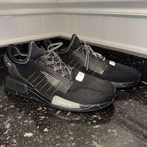 Adidas NMD R1 v2
Size : men’s  11
Color : black
